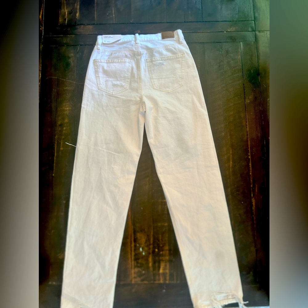 American Eagle White Ripped Mom Jeans, Size 0, Never Worn